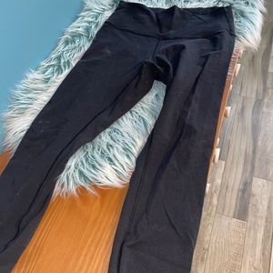 LULULEMON SIZE 8 black leggings ☀️